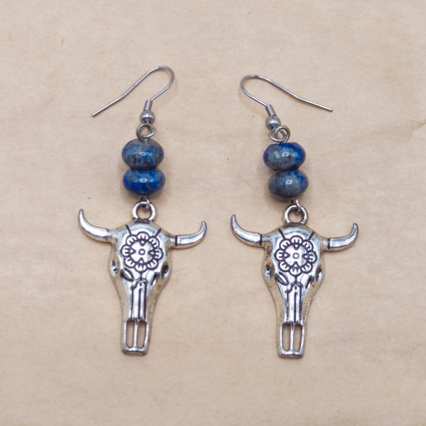 Boucles d'oreille en lapis-lazuli et pendentif métallique