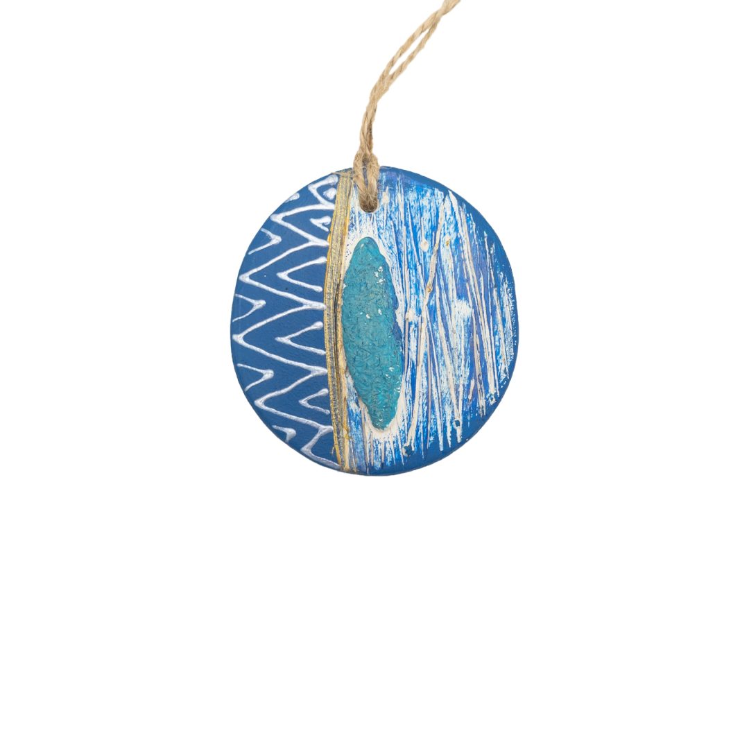 Petit pendentif décoratif en terre cuite – Image 2