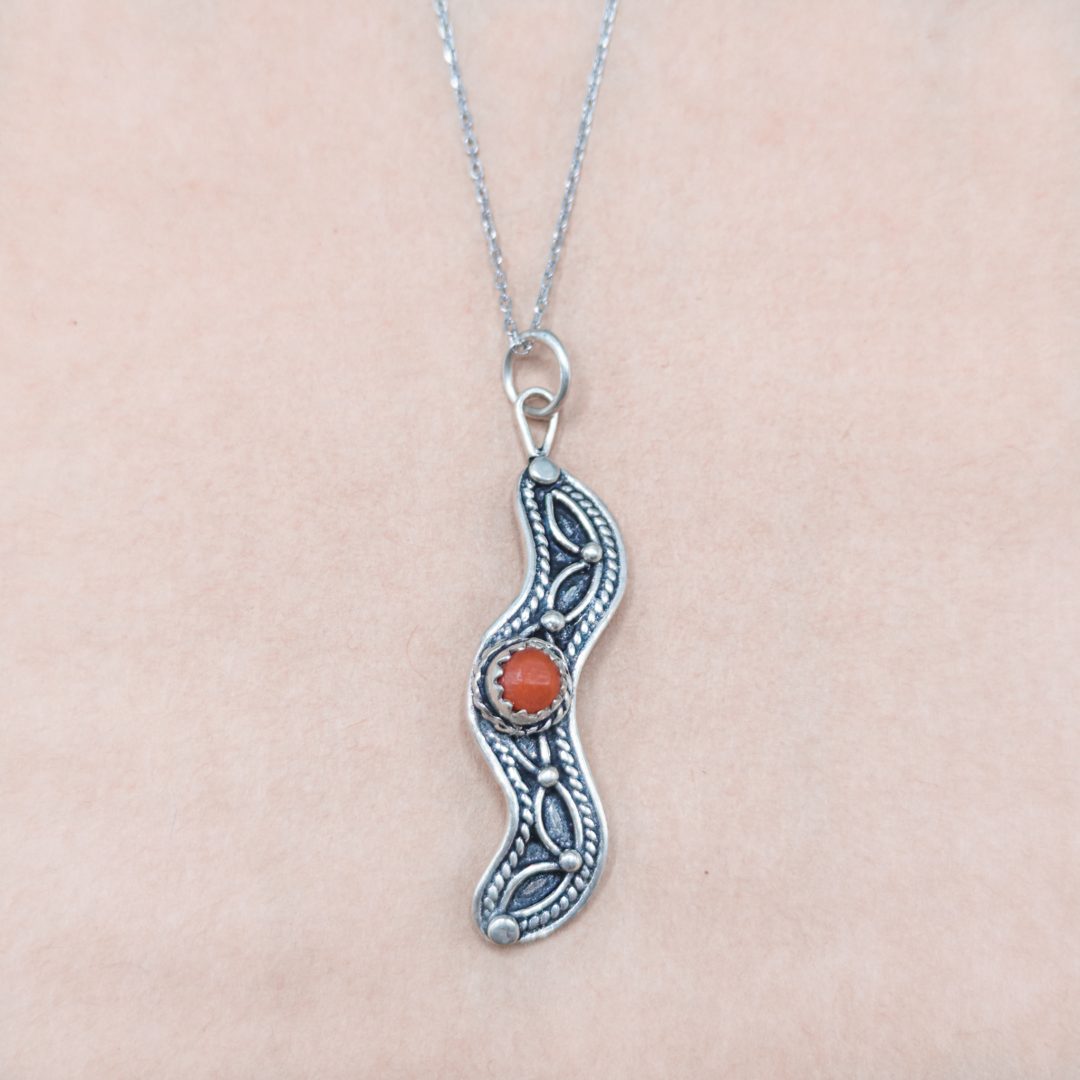 Pendentif en argent et corail avec sa chaine